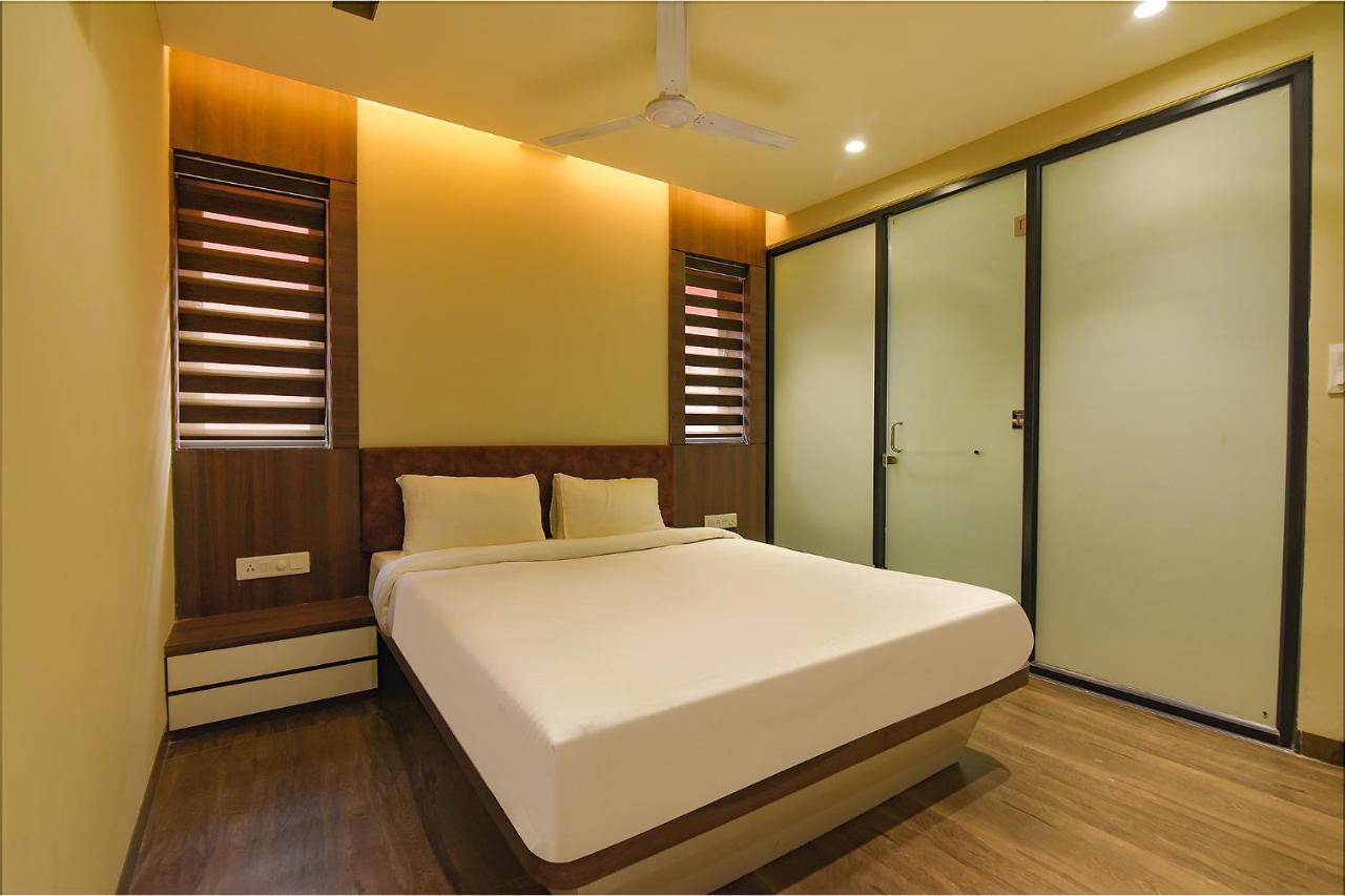 Fabhotel Eros 282 - Nr Sreebhumi Liluāh エクステリア 写真