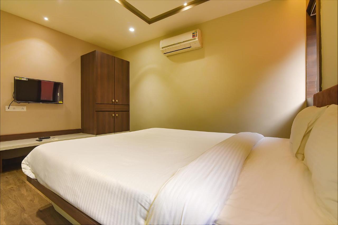 Fabhotel Eros 282 - Nr Sreebhumi Liluāh エクステリア 写真