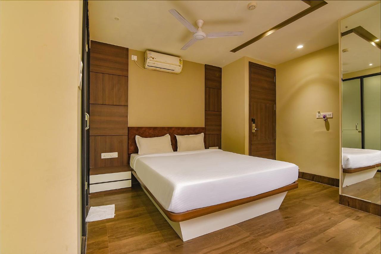 Fabhotel Eros 282 - Nr Sreebhumi Liluāh エクステリア 写真