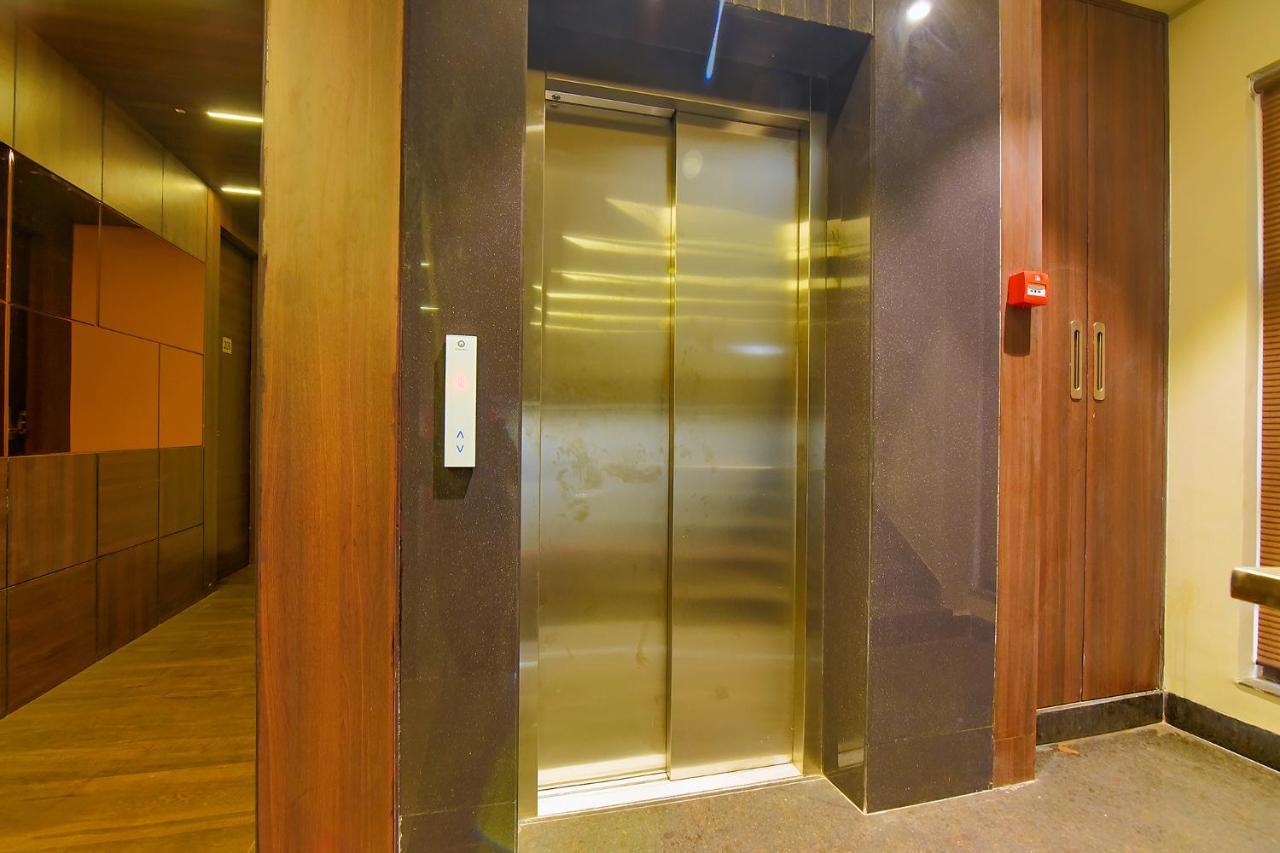 Fabhotel Eros 282 - Nr Sreebhumi Liluāh エクステリア 写真
