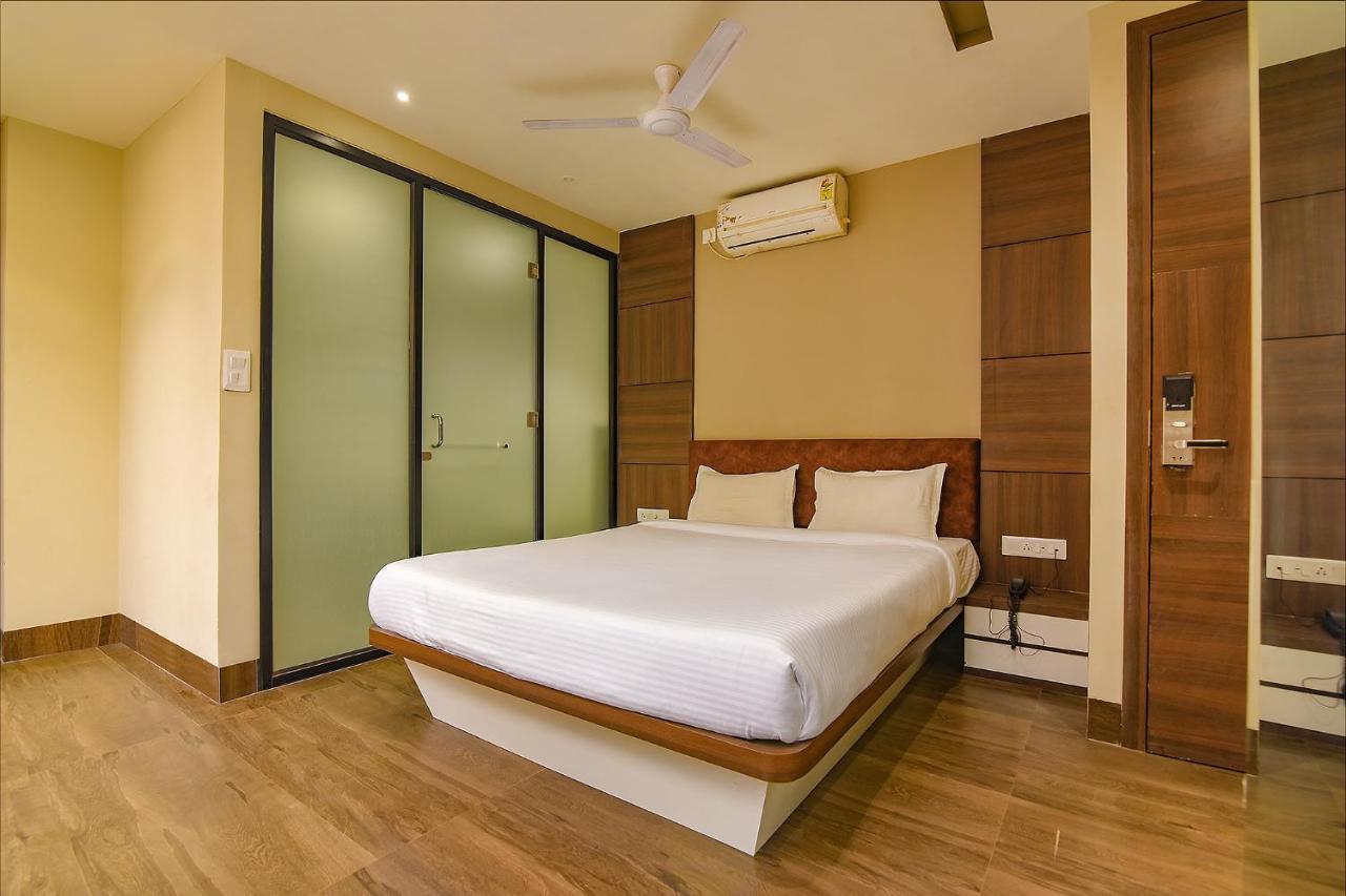 Fabhotel Eros 282 - Nr Sreebhumi Liluāh エクステリア 写真