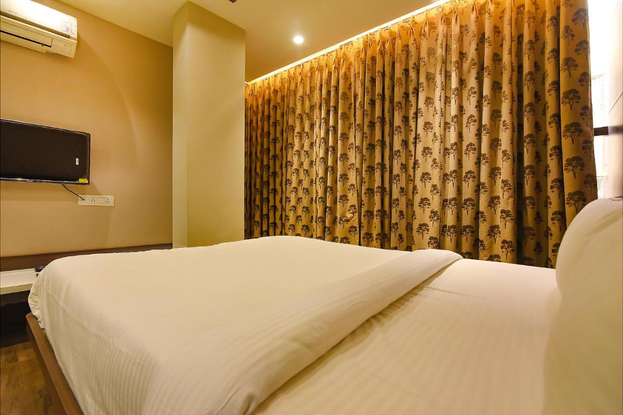 Fabhotel Eros 282 - Nr Sreebhumi Liluāh エクステリア 写真